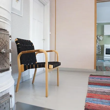 アパート Kuuksenkaari